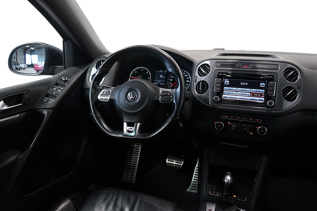 Volkswagen Tiguan 2.0 TDI 4M Automat R-line Värmare Panorama Drag 177hk