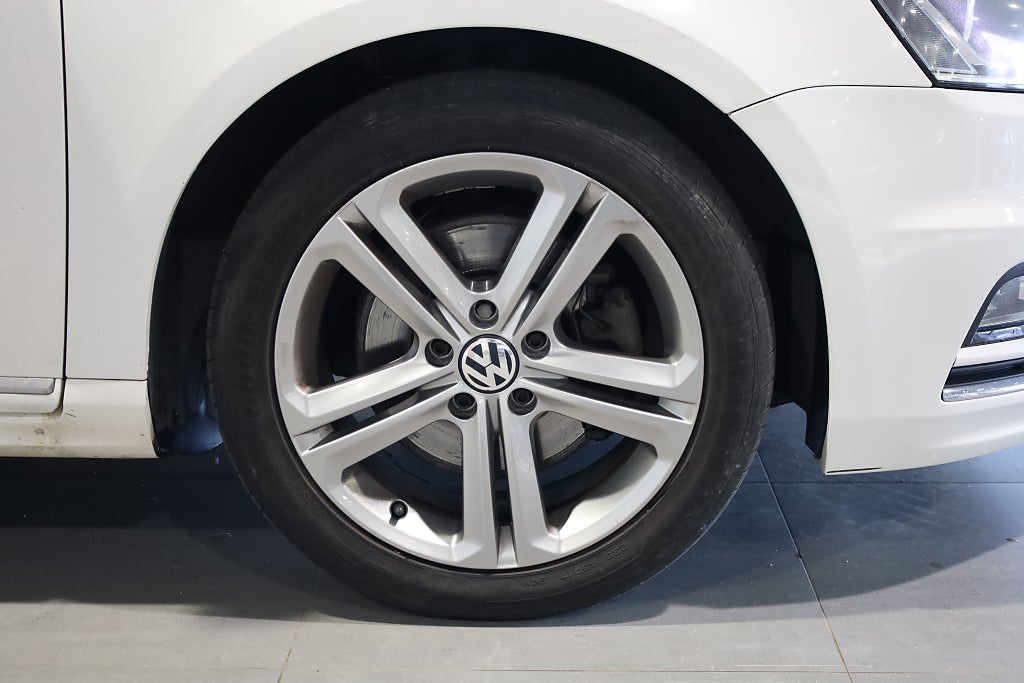 Volkswagen Passat 2.0 TDI AUT 4Motion R-line Drag Kamera Drag Läder 2013
