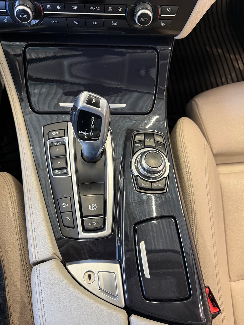 BMW 520d xDrive Touring Steptronic M-Ratt H&K Skinn Drag 2 Ägare - miniatyr 22