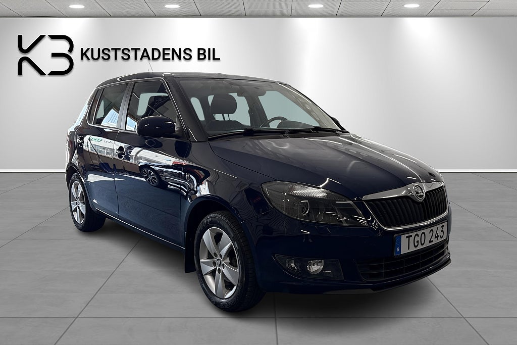 Skoda Fabia 1.2 TSI Ambition PDC Låga mil Välvårdad SoV-däck