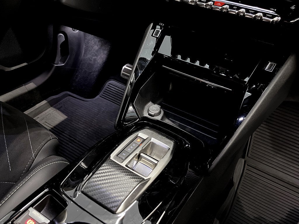 Bild på Peugeot 2008 GT 1.2 PT 130hk Aut - B-KAMERA,CARPLAY,NAVI