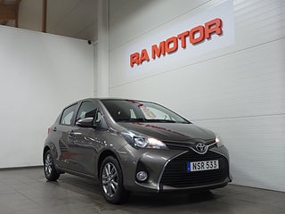 Halvkombi Toyota Yaris 3 av 19