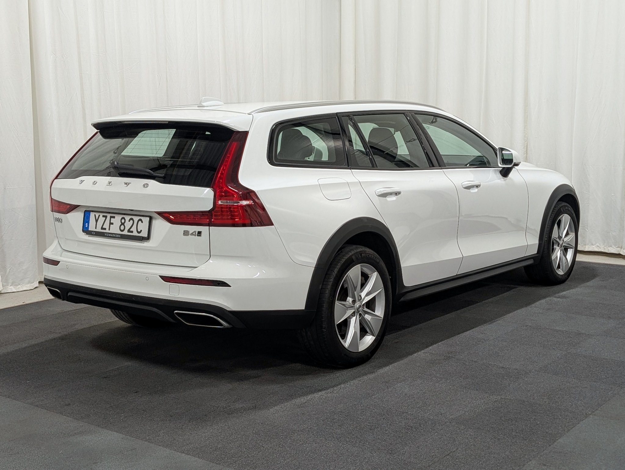 Volvo V60 Cross Country B4 AWD Momentum 2021, bild 4/10