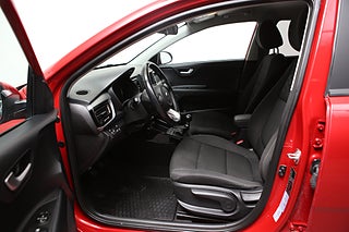 Halvkombi Kia Rio 7 av 15