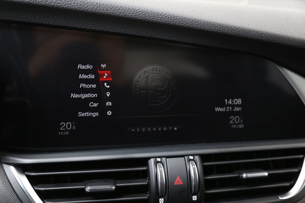 Alfa Romeo Giulia 2,0 Turbo 16V 280hk Q4 Veloce Drag Carplay B-Kamera 2018