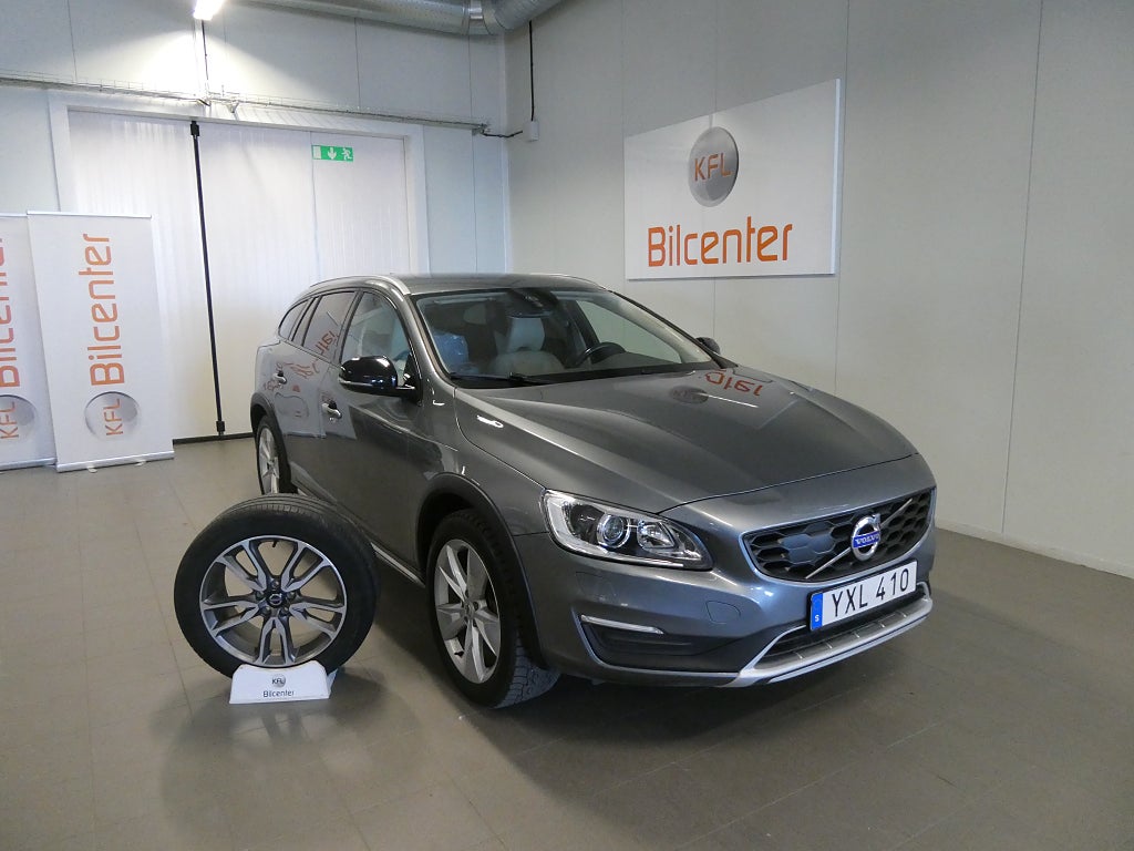 Volvo V60 Cross Country D3 Classic, Summum *3,99%RÄNTA* Drag-Värmare-Skinn-SoV