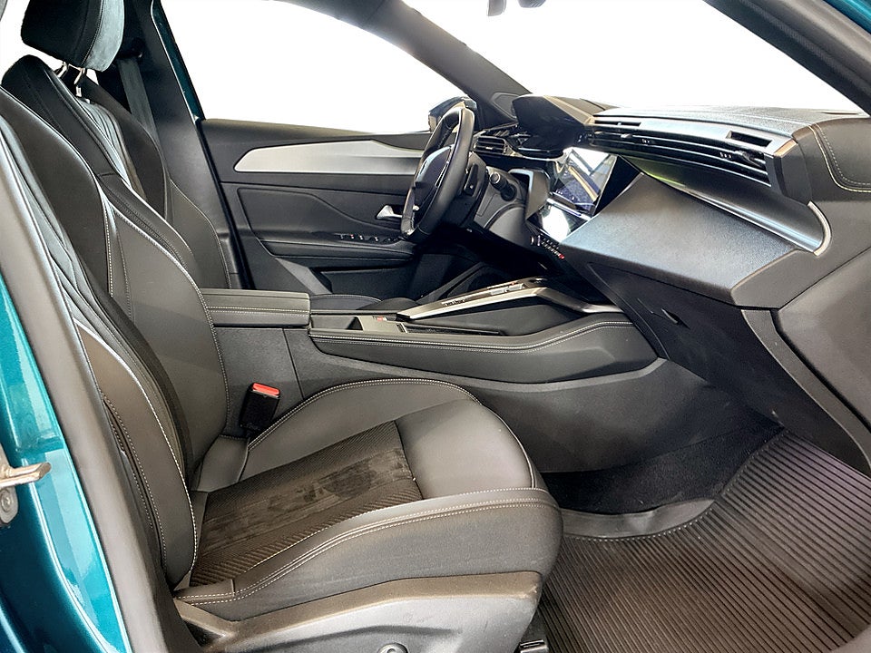 Bild på Peugeot 408 GT 1.2 PT 130hk Aut B-KAMERA CARPLAY EL-BAKLUCKA