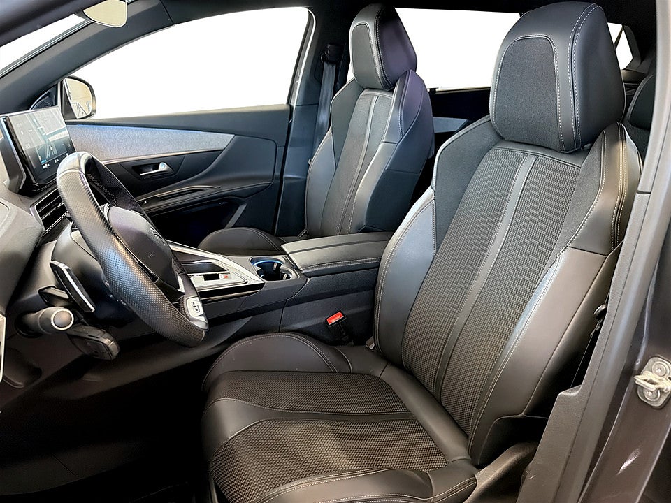 Bild på Peugeot 5008 GT 1.2 PT 130hk Aut 7-SITS B-KAMERA CARPLAY
