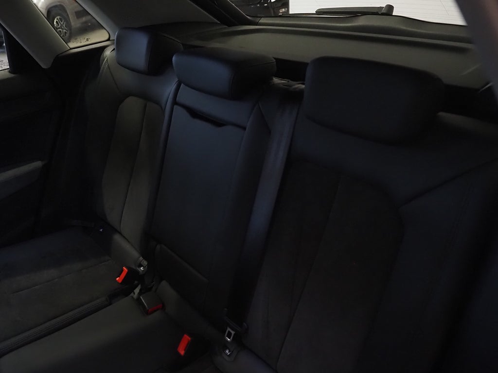 Audi Q3 35 TFSI 150hk MHEV Proline Adv |Drag|Värmare|Kamera| 2022