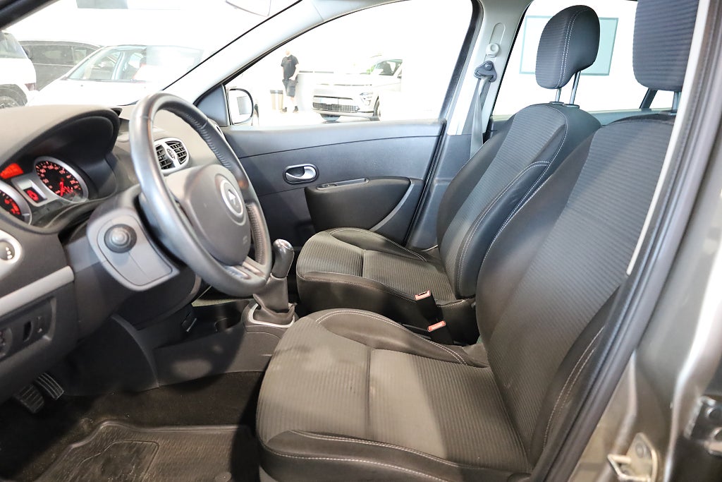 Renault Clio 1,2 75hk 5-dörrars Motorvärmare Nybesiktad 2013