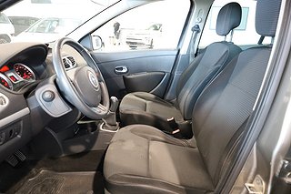 Halvkombi Renault Clio 9 av 17