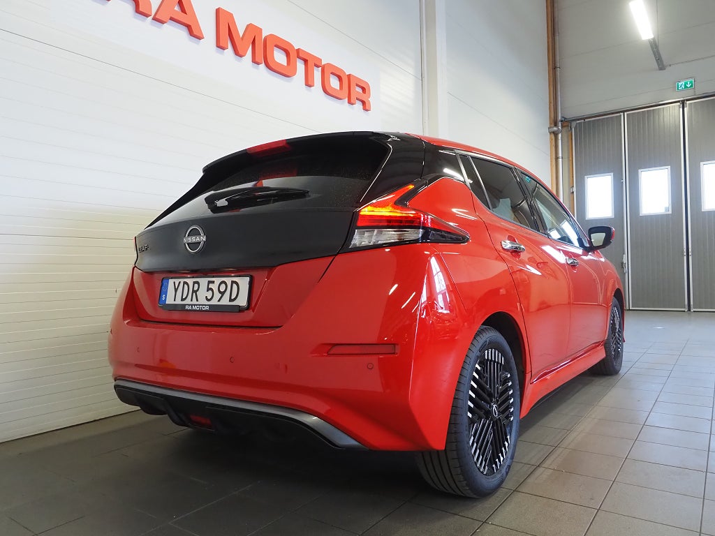 Nissan Leaf N-Connecta 40kWh | Värmepump | 360° Kamera | Moms | Nav 2023