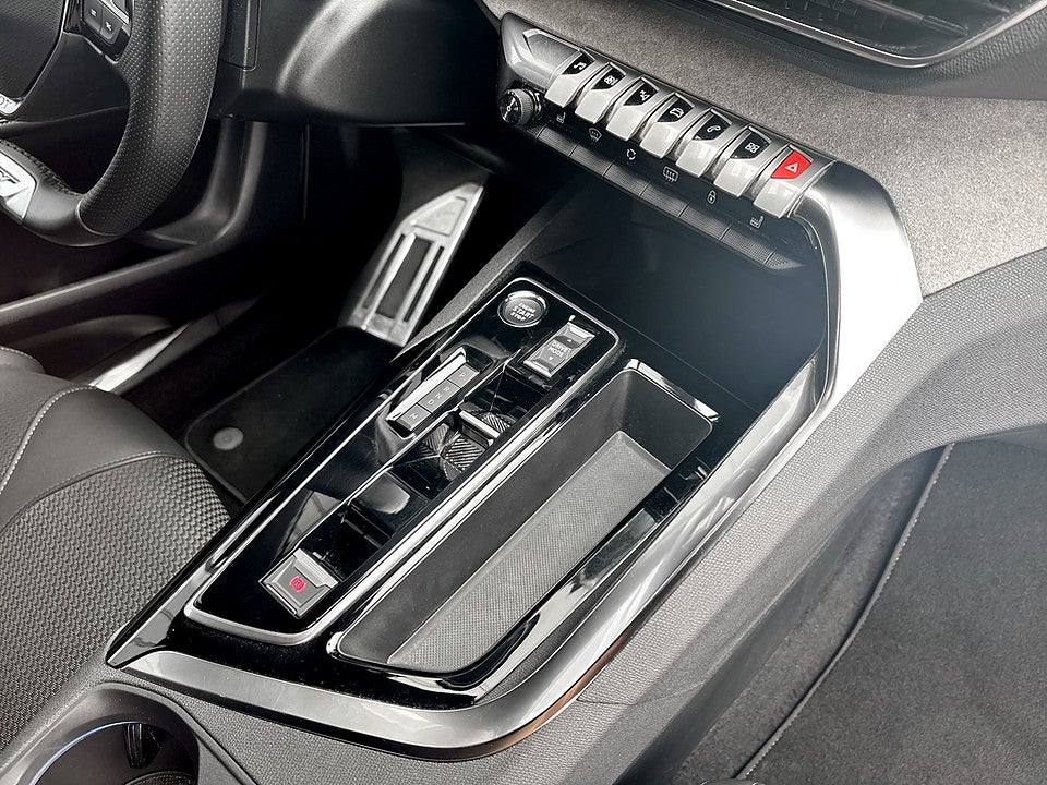 Bild på Peugeot 3008 GT Black Pack 1.2 PT 130hk Aut B-KAMERA CARPLAY