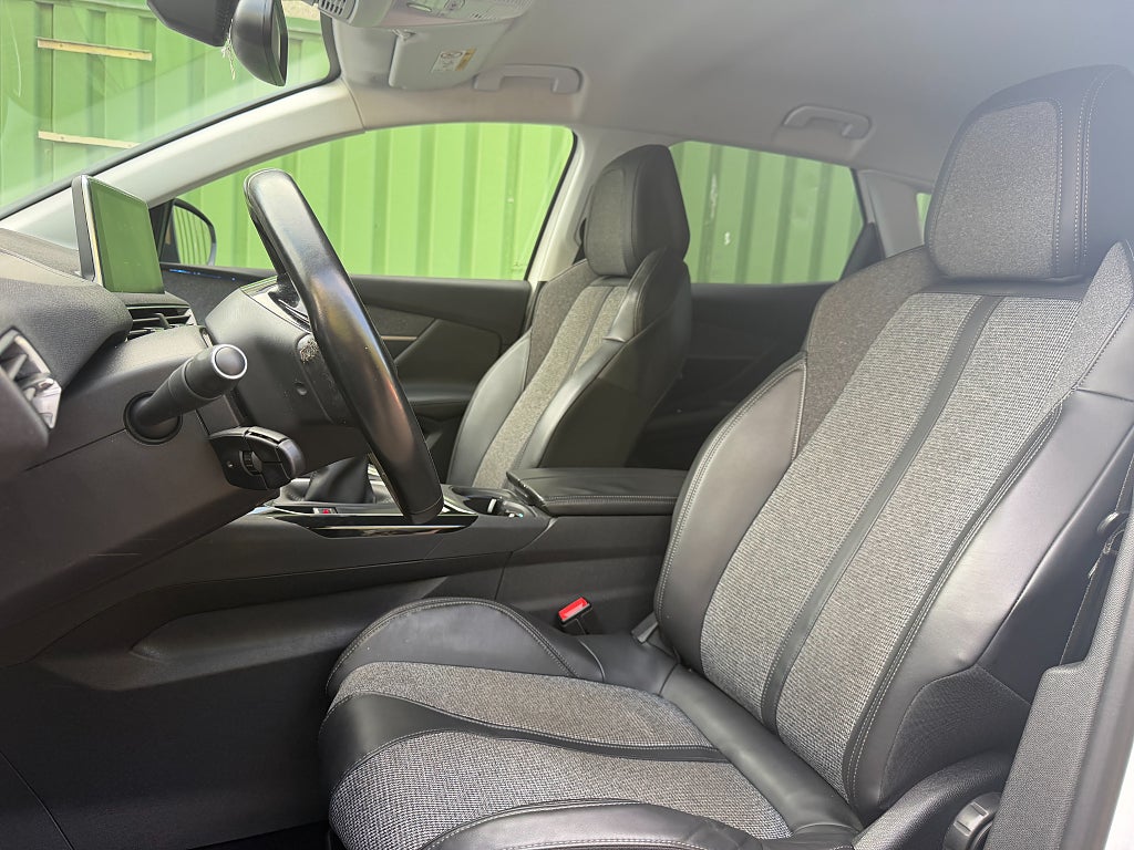 Peugeot 3008 1.2 PureTech 130 Allure Euro 6 / 12 MÅNADERS GARANTI