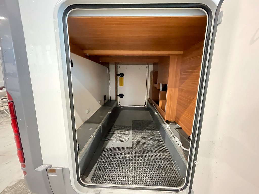 Adria Matrix 680 SL / B-körkort / Taksäng / El-Patron / Ugn - Adria