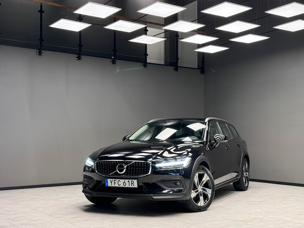 Volvo V60 Cross Country B4 AWD Momentum/VOC/Navi/H&K/BLIS