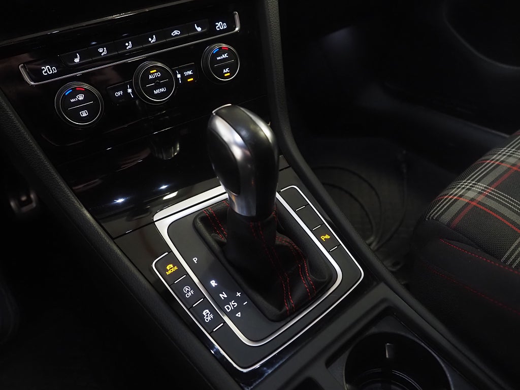 Volkswagen Golf GTI Performance 2.0 245hk DSG M-Värm Kamera Sportavgas 2020