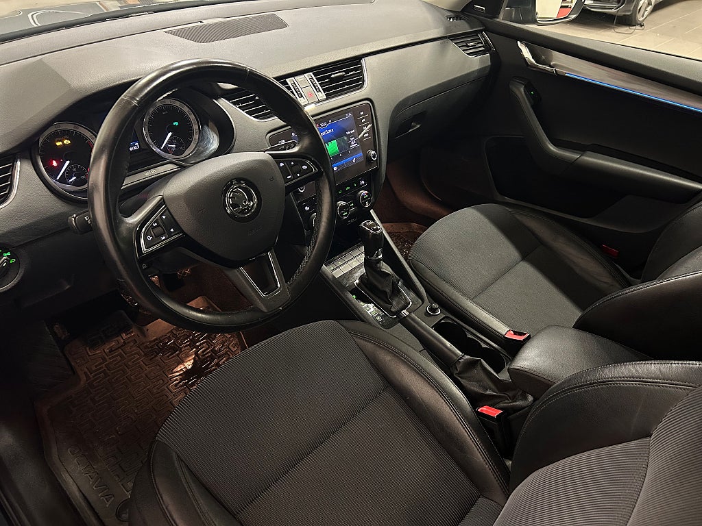 Skoda Octavia Kombi 1.5 TSI Premium Drag P-Värm Navi B-Kam 2019