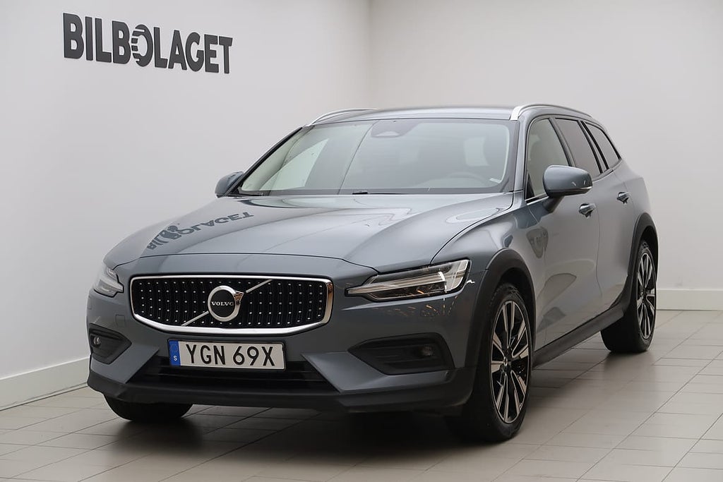Volvo V60 Cross Country B4 AWD Diesel Plus / Läder / Nav / Drag / VOC