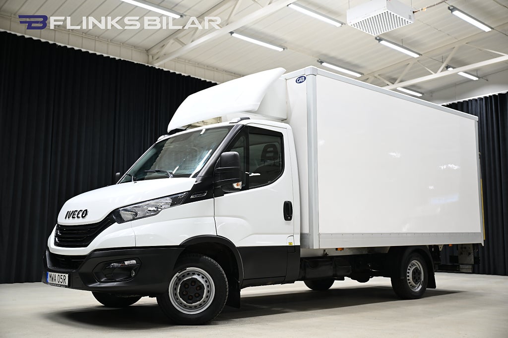 Iveco Daily 136HK Automat|Volymskåp|BG-Lyft|Sidodörr|Backkamera