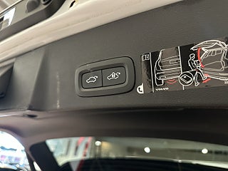 Volvo XC40 D4 AWD Geartronic R-Design Drag H/K Pvärm Pano GPS SoV – bild 18