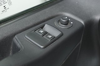 Transportbil - Skåp Opel Vivaro 8 av 15