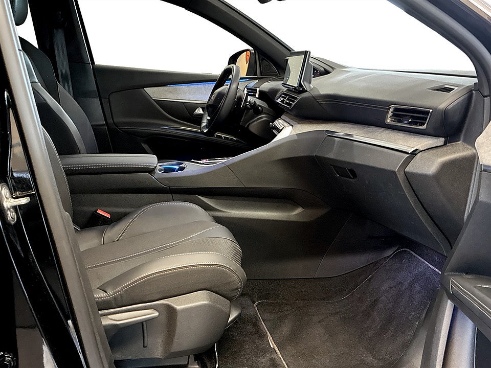 Bild på Peugeot 5008 GT 1.2 PT 130hk Aut 7-SITS B-KAMERA CARPLAY