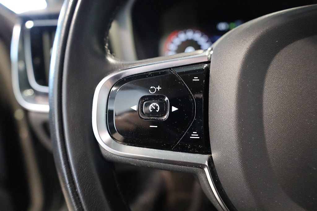 Volvo V60 D4 AWD Aut Momentum H/K Navi Kamera Leasbar 2021