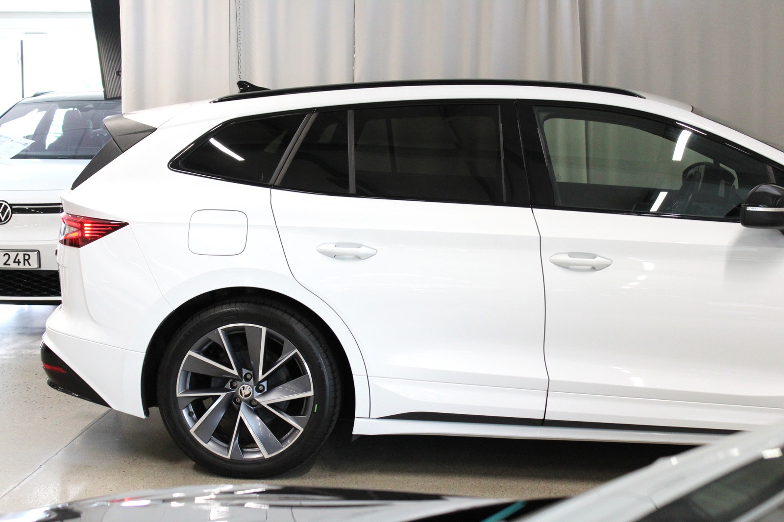 Skoda Enyaq iV 80x 265HK, Sportline, Drag, S&V-hjul, Kamera, Värmepump 2023 - miniatyr 6