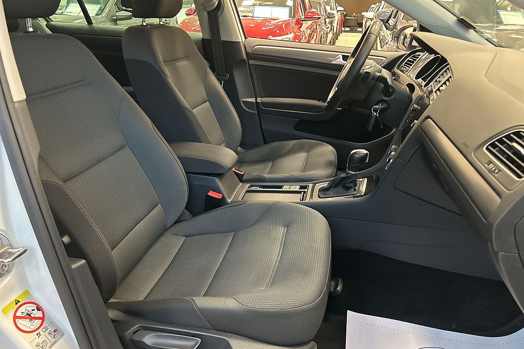 Volkswagen Golf 5-dörrar 1.6 TDI Automat Värmare/P-Sensorer/Carplay