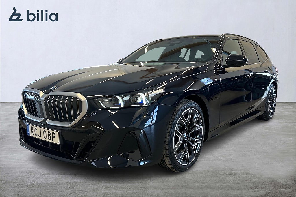 BMW 530e xDrive Touring | M Sport Business Ed | Drag | 20" | B&W