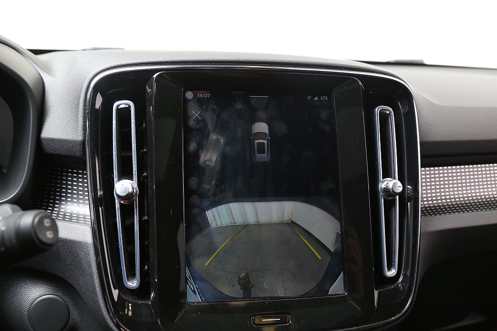 Volvo XC40 Recharge Twin Pro P8 AWD 360° H/K Pano Skinn 20" Drag 2022
