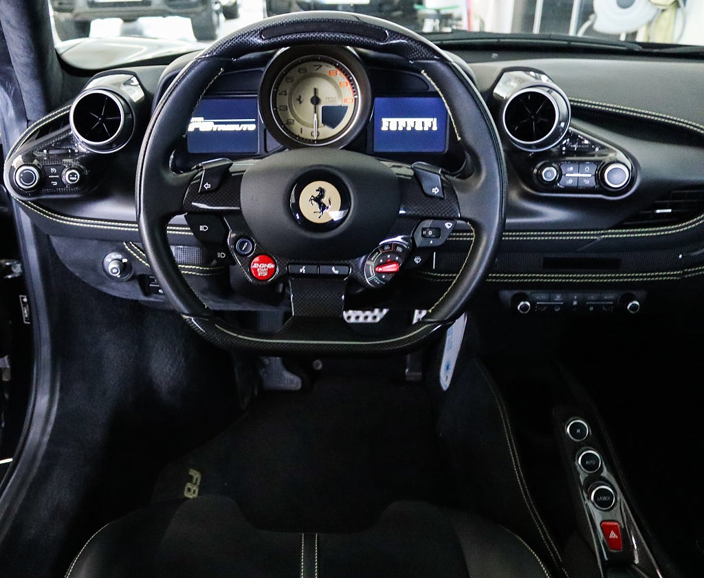 Ferrari F8 Tributo 3.9 V8 720 hk Kolfiber JBL Svensksåld