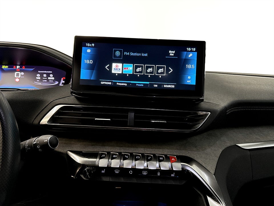 Bild på Peugeot 5008 GT 1.2 PT 130hk Aut 7-SITS B-KAMERA CARPLAY