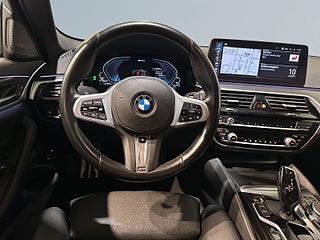 BMW 530e xDrive Touring M Sport Drag Skinn Pvärm H/K Kamera SoV – bild 9