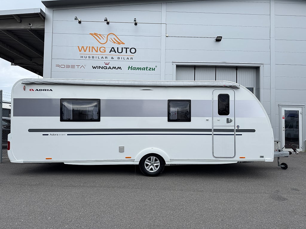 Adria Adora 613 HT låg långbädd, stor toa & stort kök! ALDE!