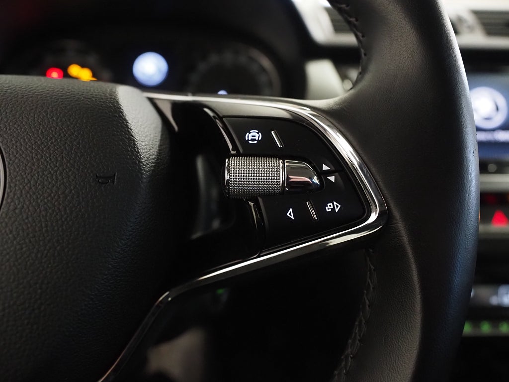 Skoda Fabia 1.0 TSI Style 95hk Motorvärmare Carplay P-Sensorer 2021