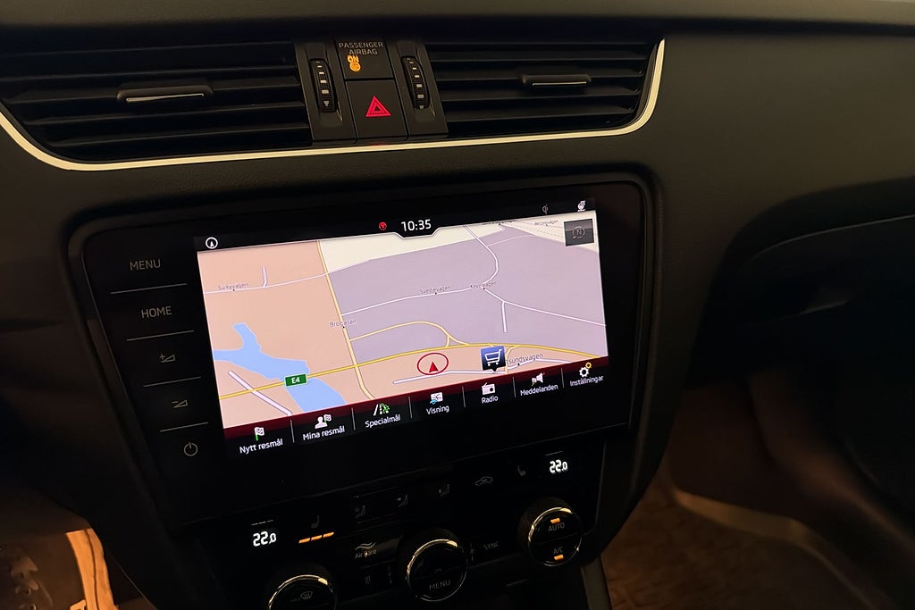 Skoda Octavia Scout 2.0 TDI SCR 4x4 Premium D-värm Kamera Drag Sov Hjul  miniatyr 8