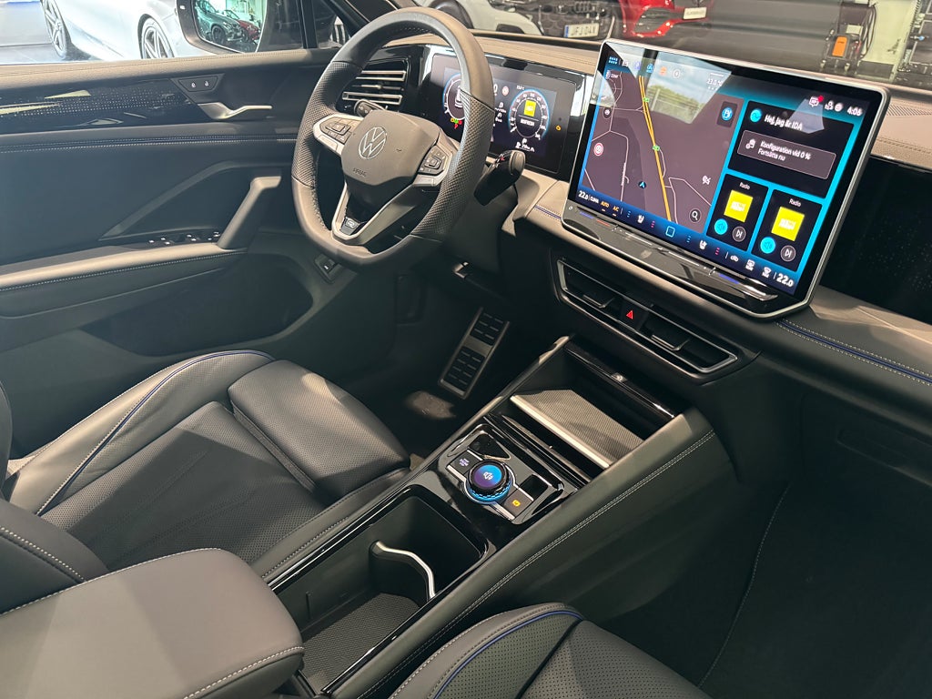 Volkswagen Tiguan 2.0 TDI 4Motion R-Line Panorama Harman Kardon Värmare - bild 7