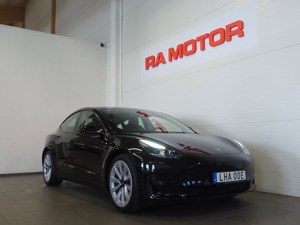 Tesla Model 3 Standard Range 283hk Dragkrok Pano Kamera Navi Moms 2023