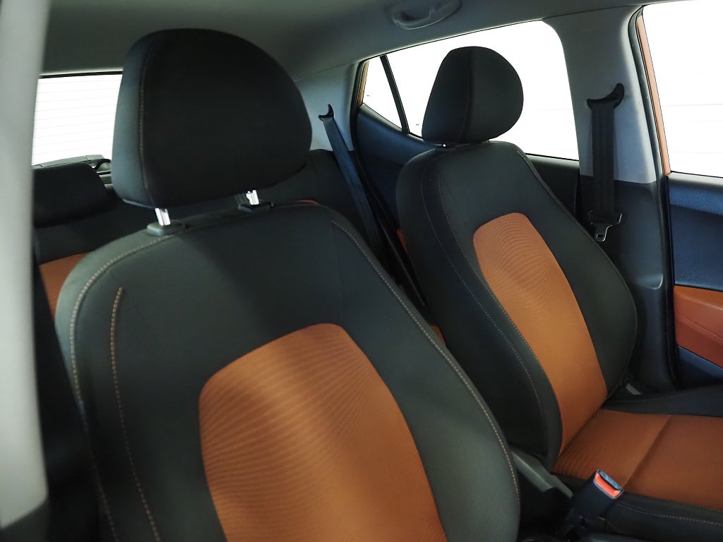 Hyundai i10 1.0 ComfortPlus 67hk Motorvärmare P-Sensorer Rattvärme 2014