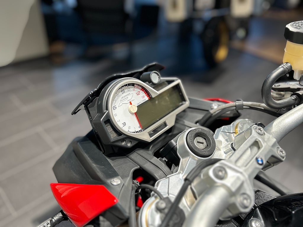 BMW S1000R / 3,45% Ränta! / Akrapovic / Dynamic /Farthållare / Värme