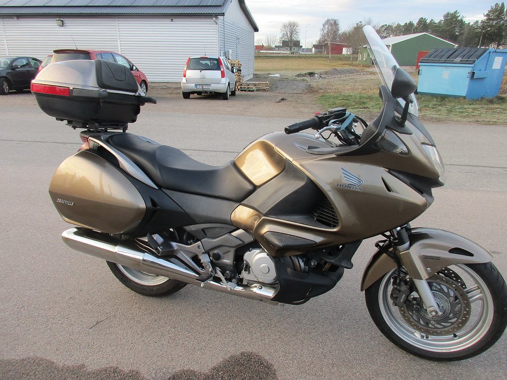 Honda Powersports NT700VA Deauville 0.7 ABS