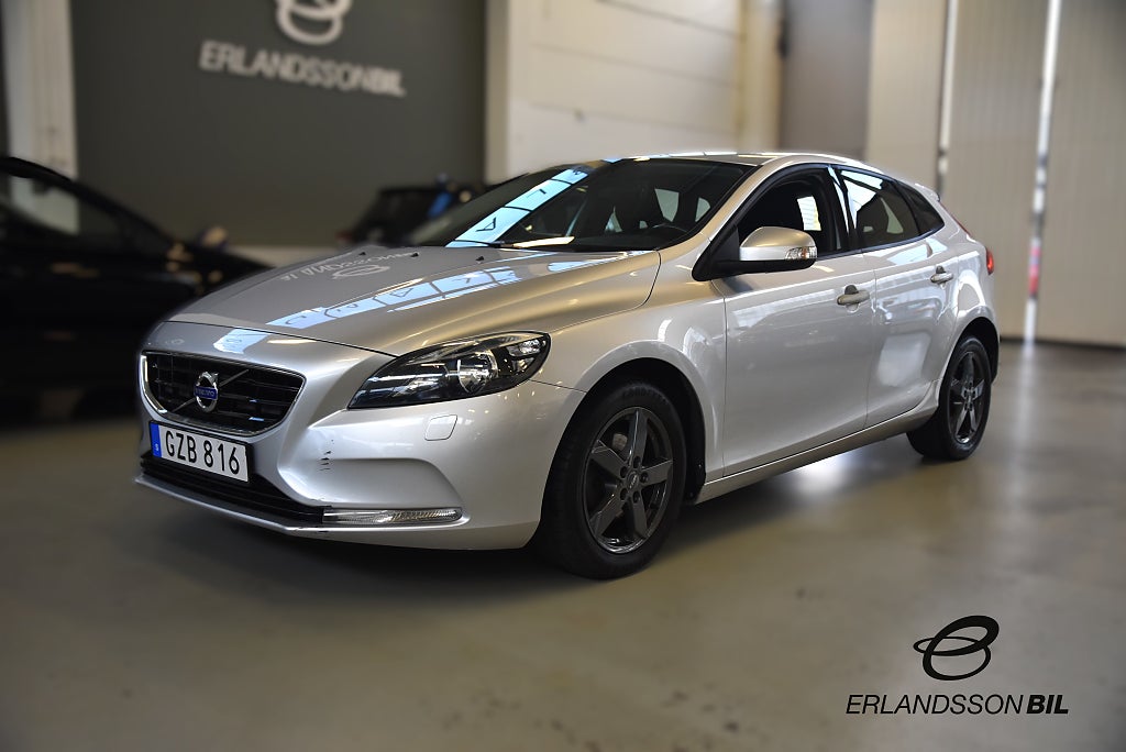Volvo V40 D2 Your Kinetic DRAGKROK NYBYTT KAMREM NYSERVAD