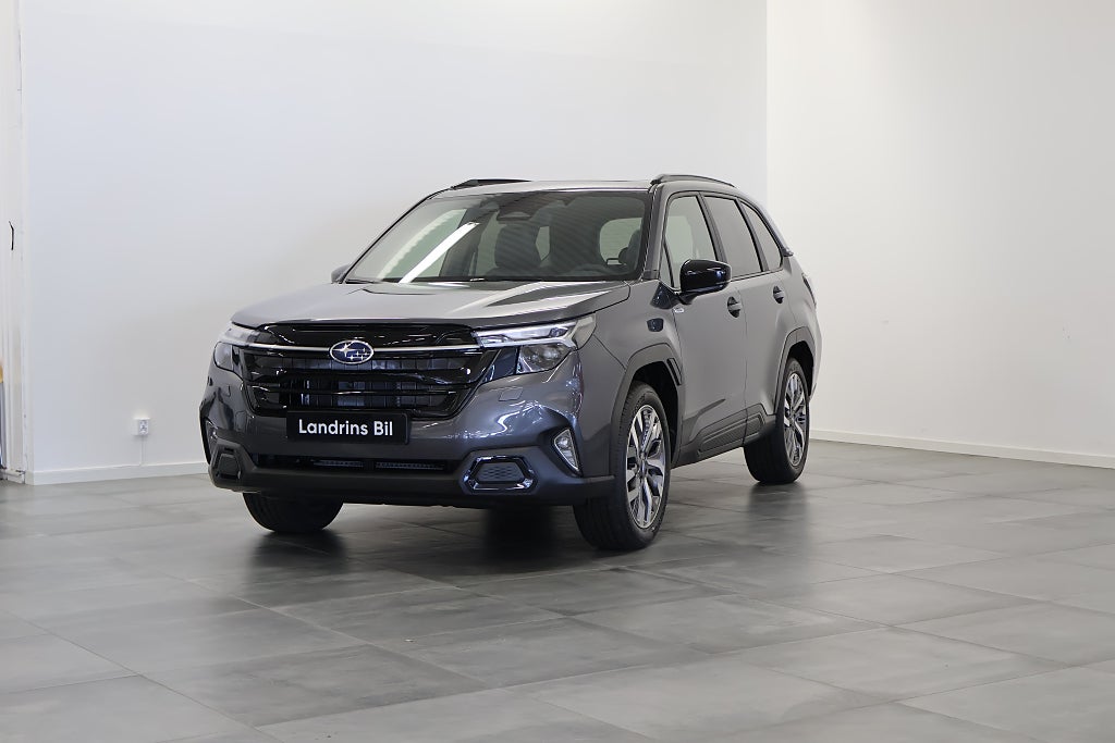 Subaru Forester e-Boxer Touring Drag Vinterhjul Panorama Harman Kardon 