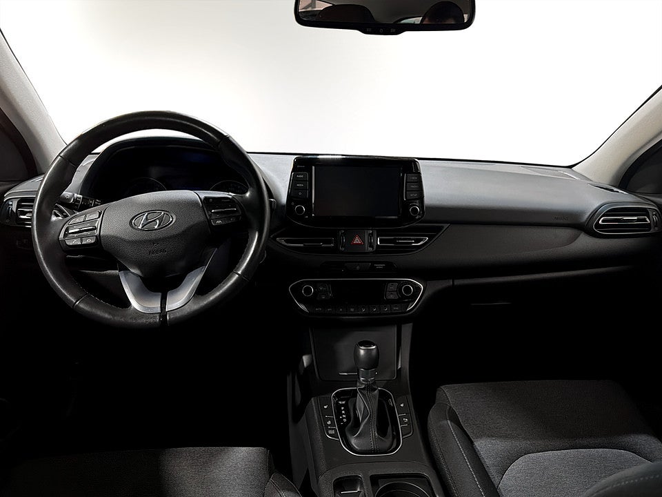 Bild på Hyundai i30 Essential 1.0 T-GDI Aut BACKSENSOR RATTVÄRME 120hk