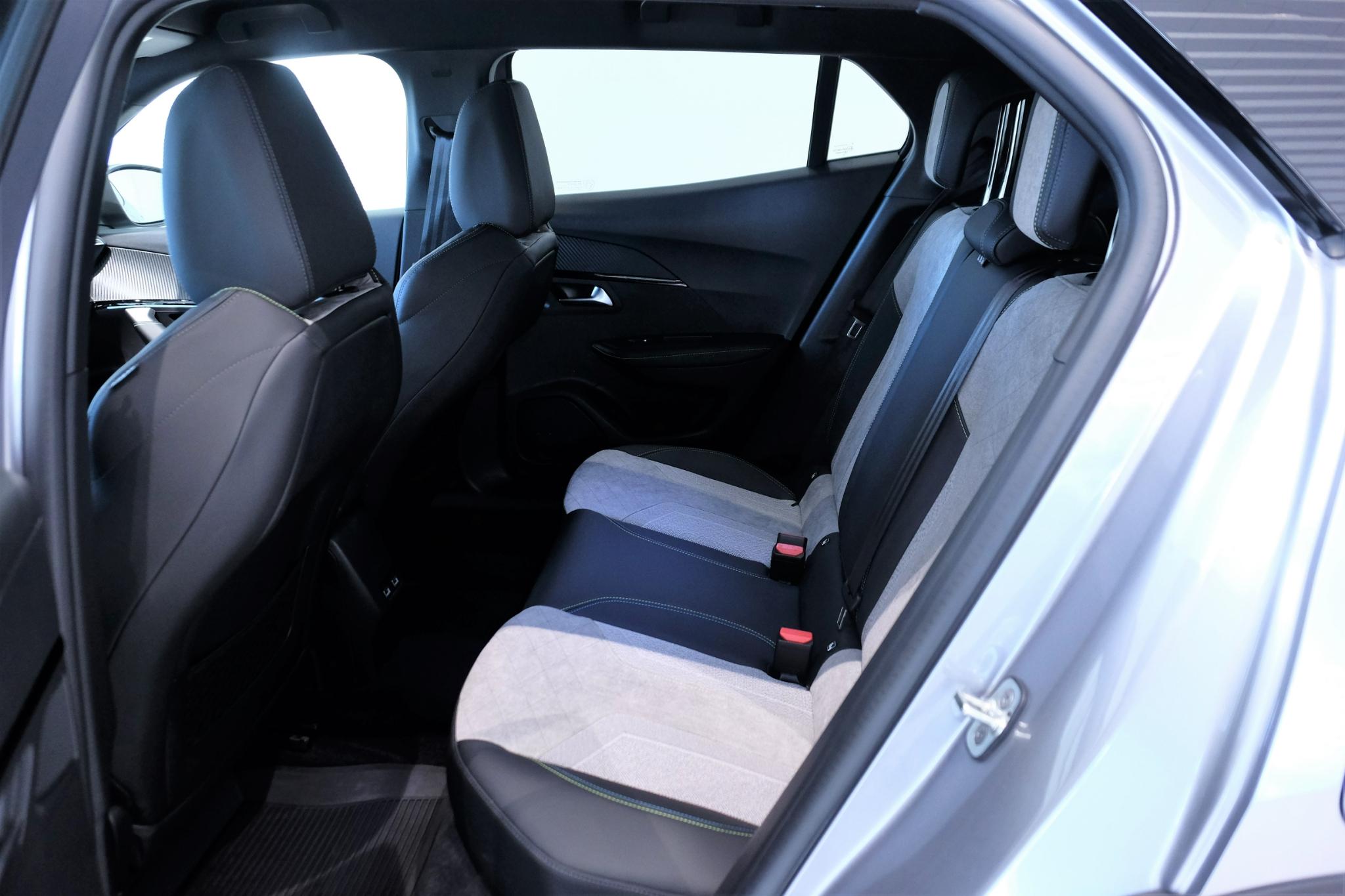 Peugeot e-2008 Allure Pack 2023, bild 6/49