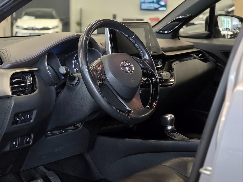 Toyota C-HR Hybrid CVT Executive 0kr insats, 1475kr-mån / B-kamera