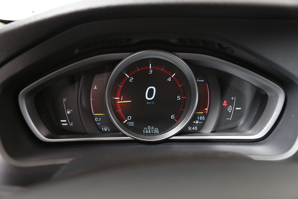 Volvo V40 Cross Country D2 Momentum BE 120hk Värmare Dragkrok 2016