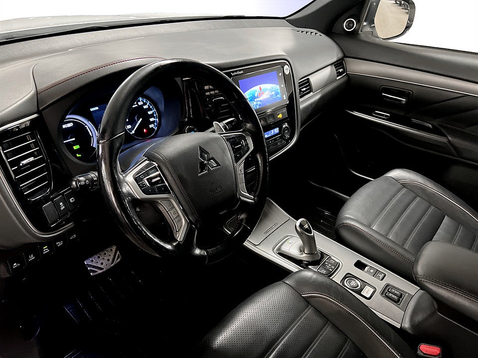 Bild på Mitsubishi Outlander S-Edition PHEV 203hk Aut 4WD B-KAMERA RATTVÄRME